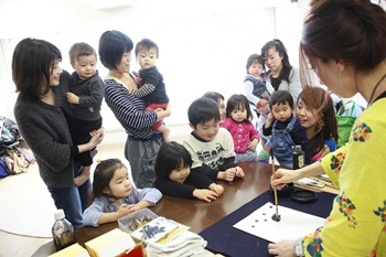 はじめての書道、幼児に筆を持たせる意味