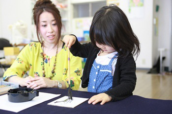 はじめての書道、幼児に筆を持たせる意味